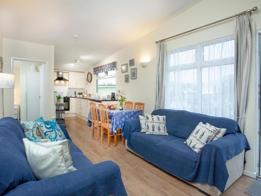 Sunnydaze-Detached Chalet With 2 Bedrooms And 2 Bathrooms And Private Parking Outside Door Dartmouth Esterno foto