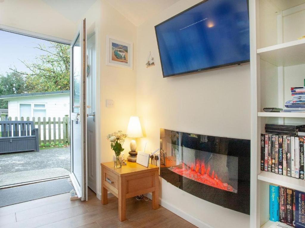 Sunnydaze-Detached Chalet With 2 Bedrooms And 2 Bathrooms And Private Parking Outside Door Dartmouth Esterno foto