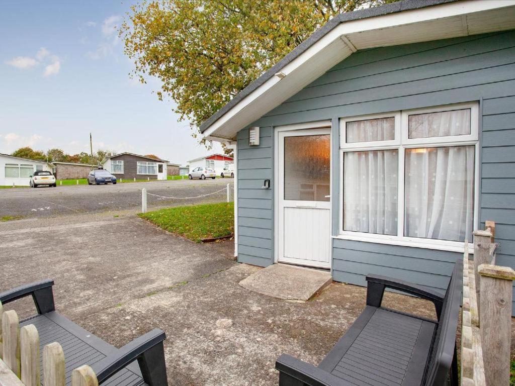 Sunnydaze-Detached Chalet With 2 Bedrooms And 2 Bathrooms And Private Parking Outside Door Dartmouth Esterno foto